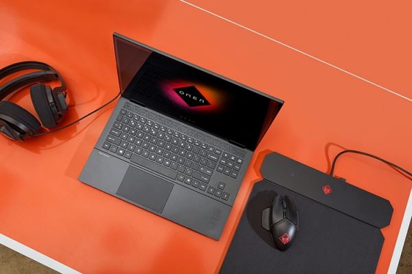 HP OMEN 15-en1028ur — компактный ноутбук для игр нового поколения