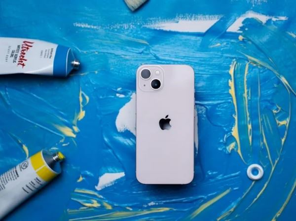 Обзоры iPhone 13 и 13 mini: ощутимые улучшения по части камер и батарей